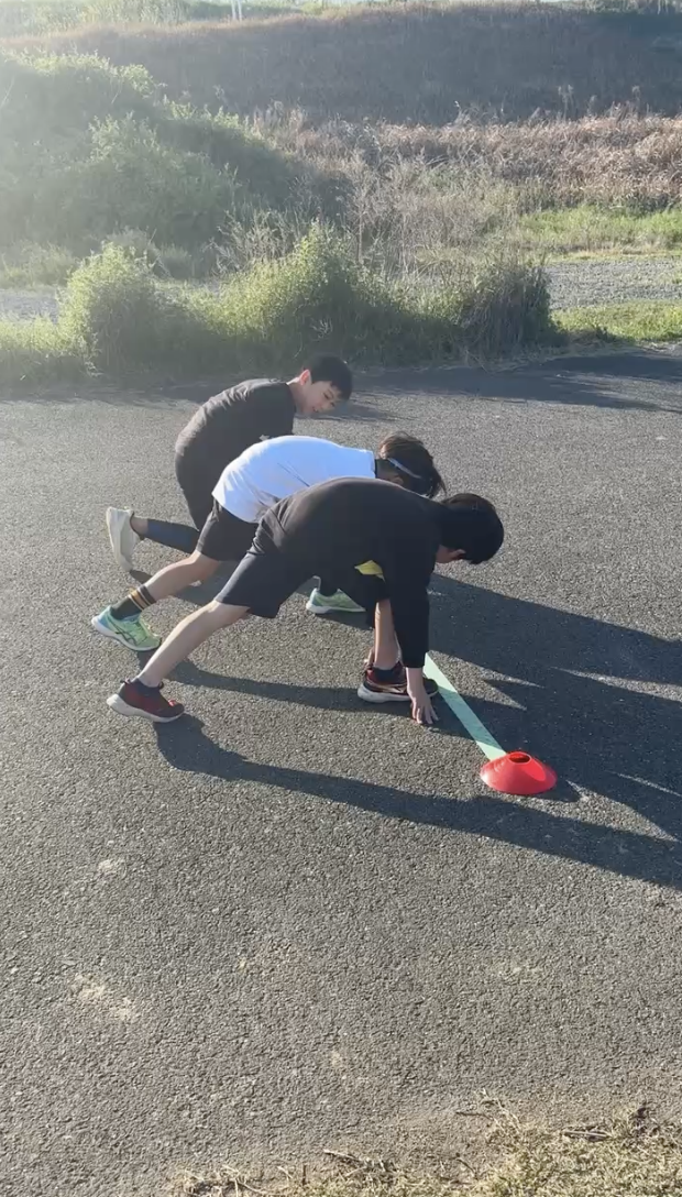 島本町の陸上教室で50m測定をする小学生